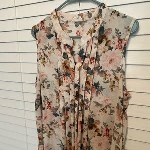 Gorgeous floral timeless button down tank